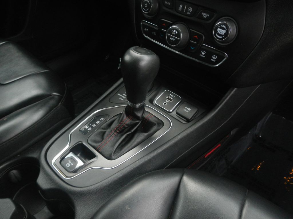 2019 Jeep Cherokee Image 24