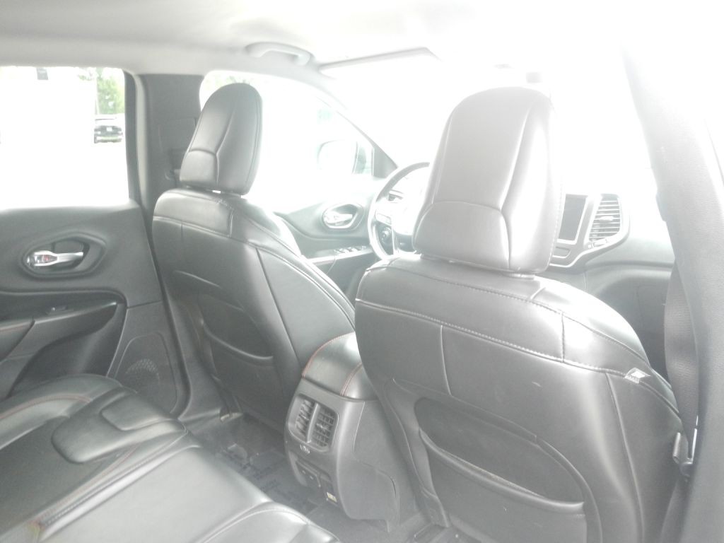 2019 Jeep Cherokee Image 28