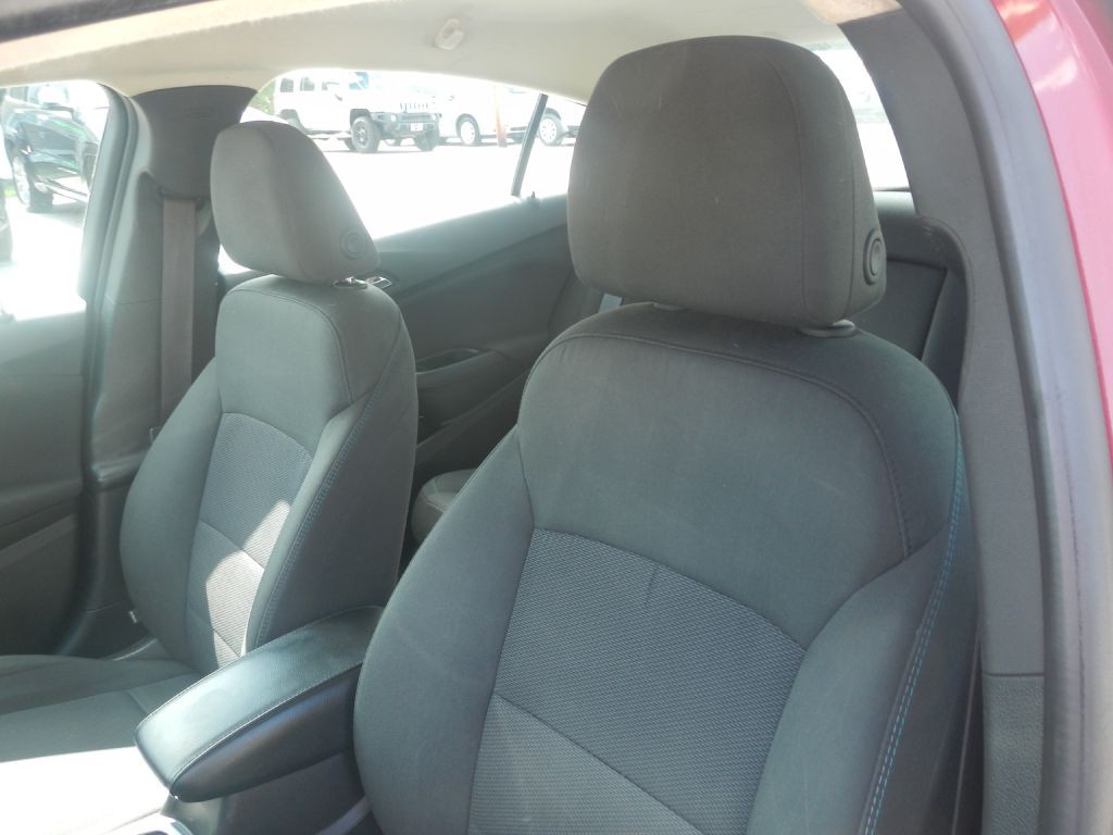 2017 Chevrolet Cruze Image 4