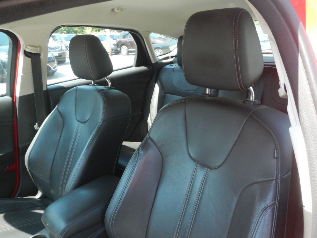 2012 Ford Focus Image 9