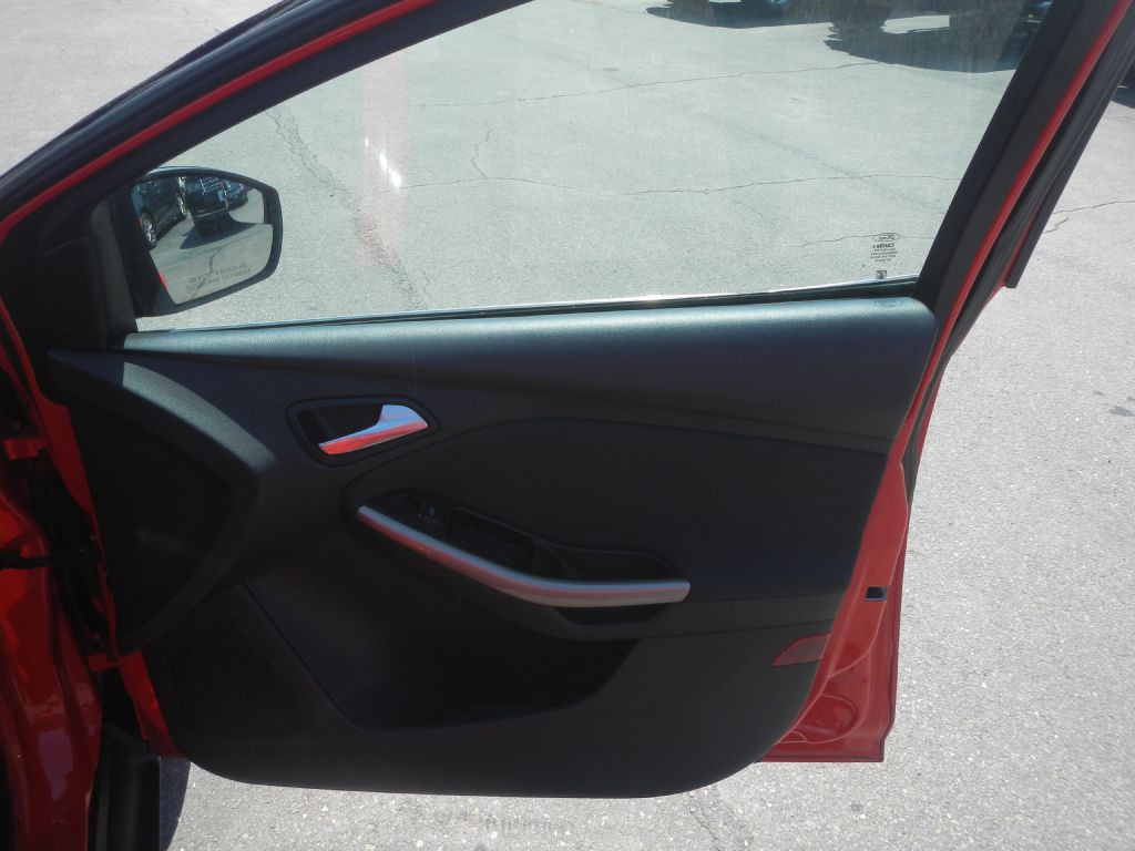 2012 Ford Focus Image 16