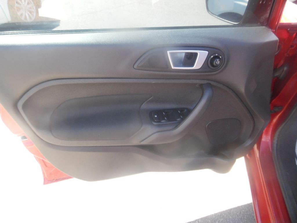 2015 Ford Fiesta Image 8