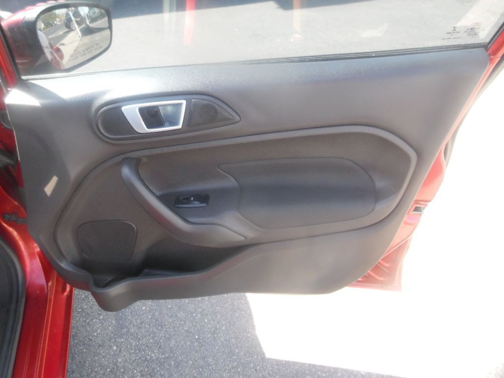 2015 Ford Fiesta Image 12