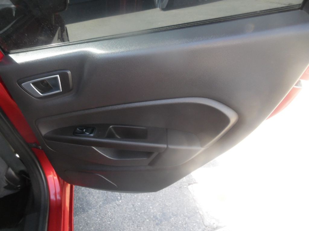 2015 Ford Fiesta Image 14