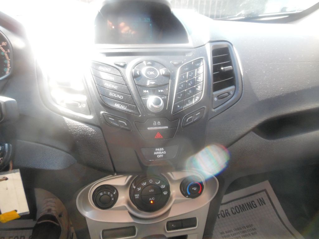 2015 Ford Fiesta Image 16