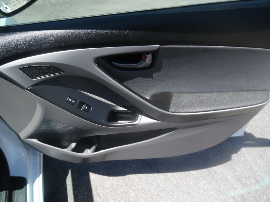 2015 Hyundai Elantra Image 13