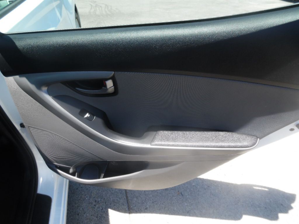 2015 Hyundai Elantra Image 15