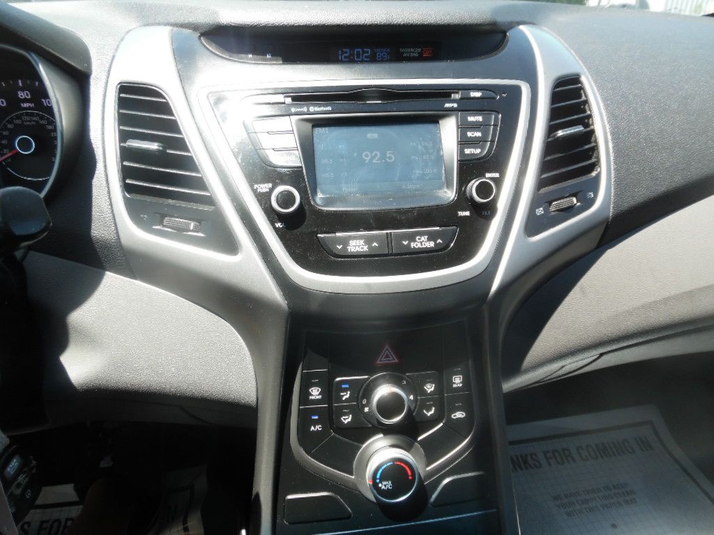 2015 Hyundai Elantra Image 17