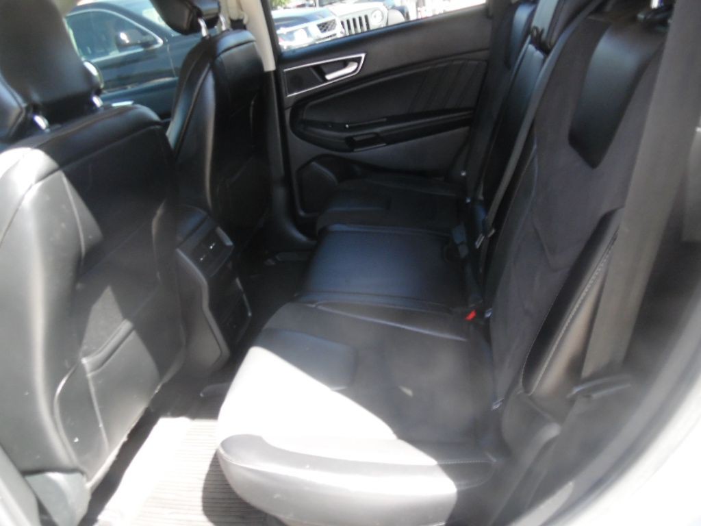 2017 Ford Edge Image 9