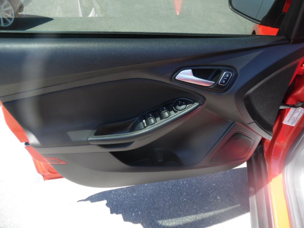2016 Ford Focus Image 8