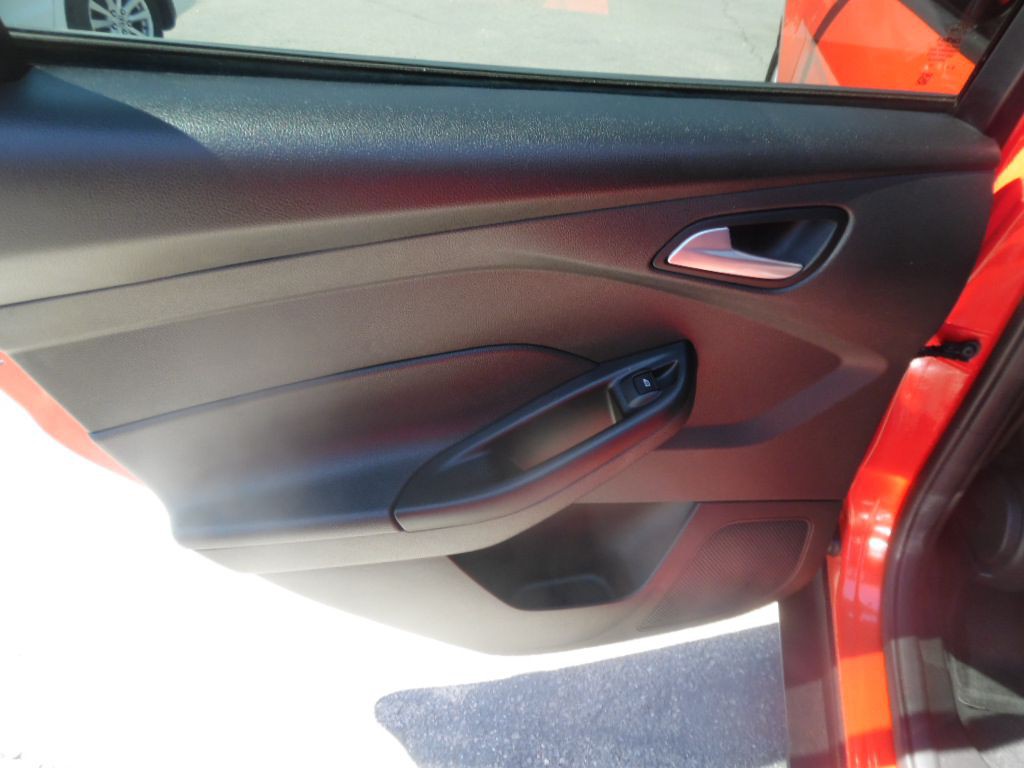 2016 Ford Focus Image 10