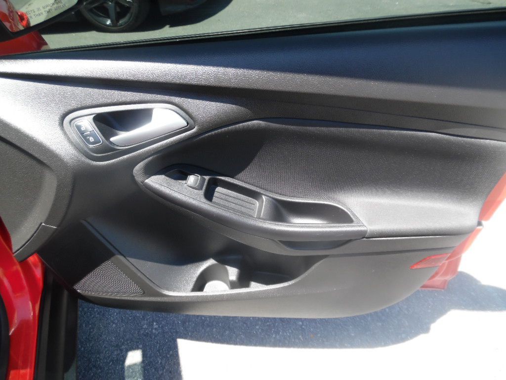 2016 Ford Focus Image 12
