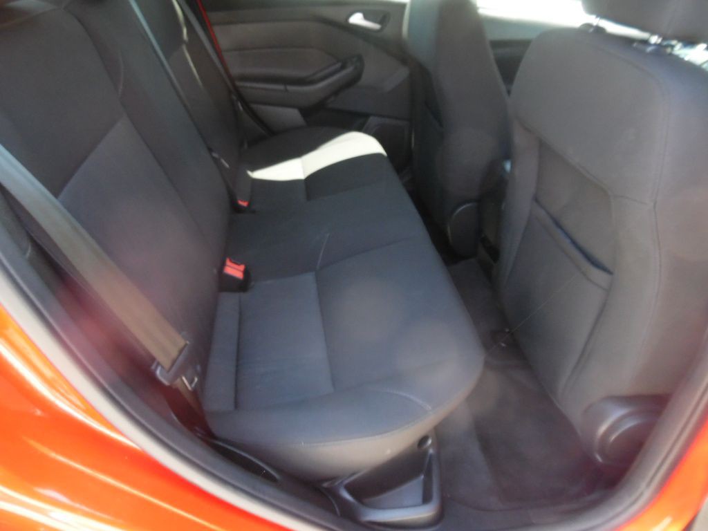 2016 Ford Focus Image 13