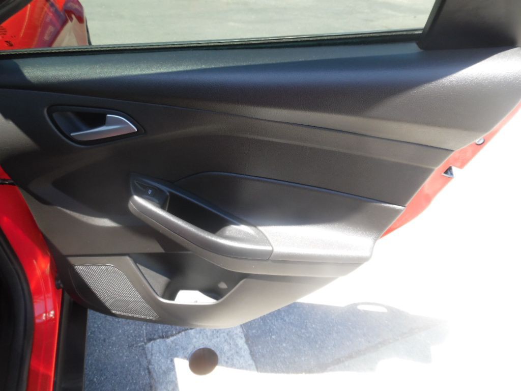 2016 Ford Focus Image 14