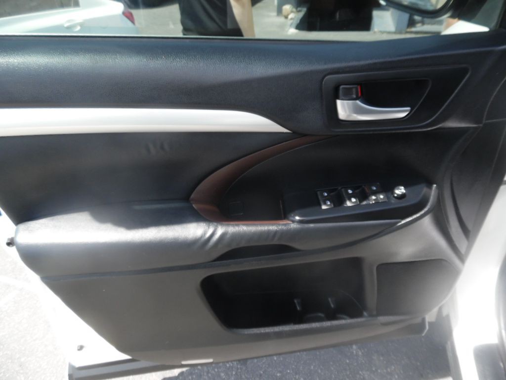2014 Toyota Highlander Image 8
