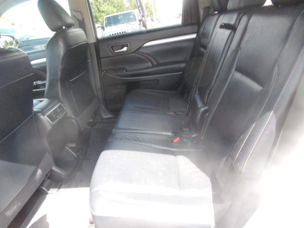 2014 Toyota Highlander Image 9
