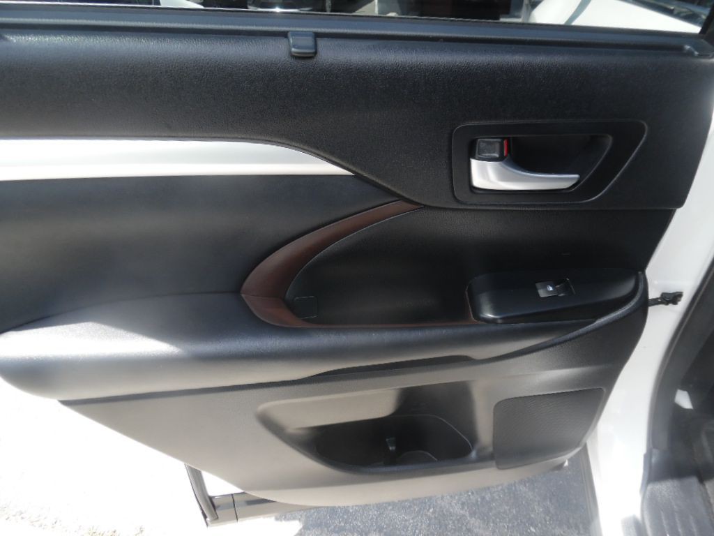 2014 Toyota Highlander Image 10