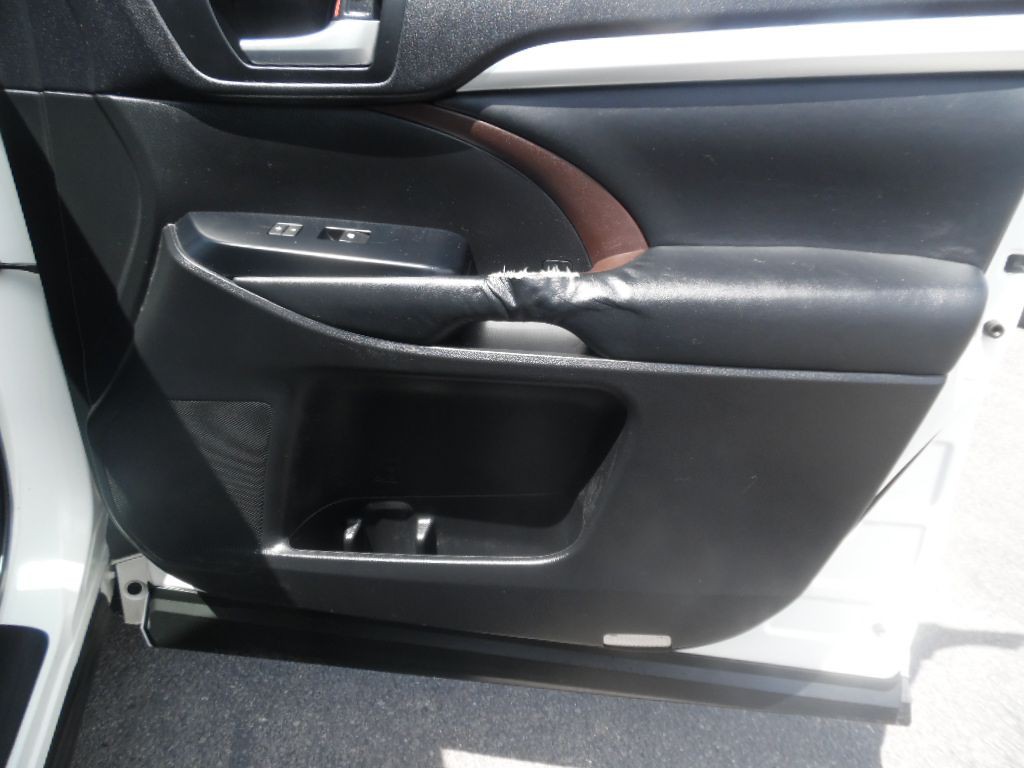 2014 Toyota Highlander Image 13