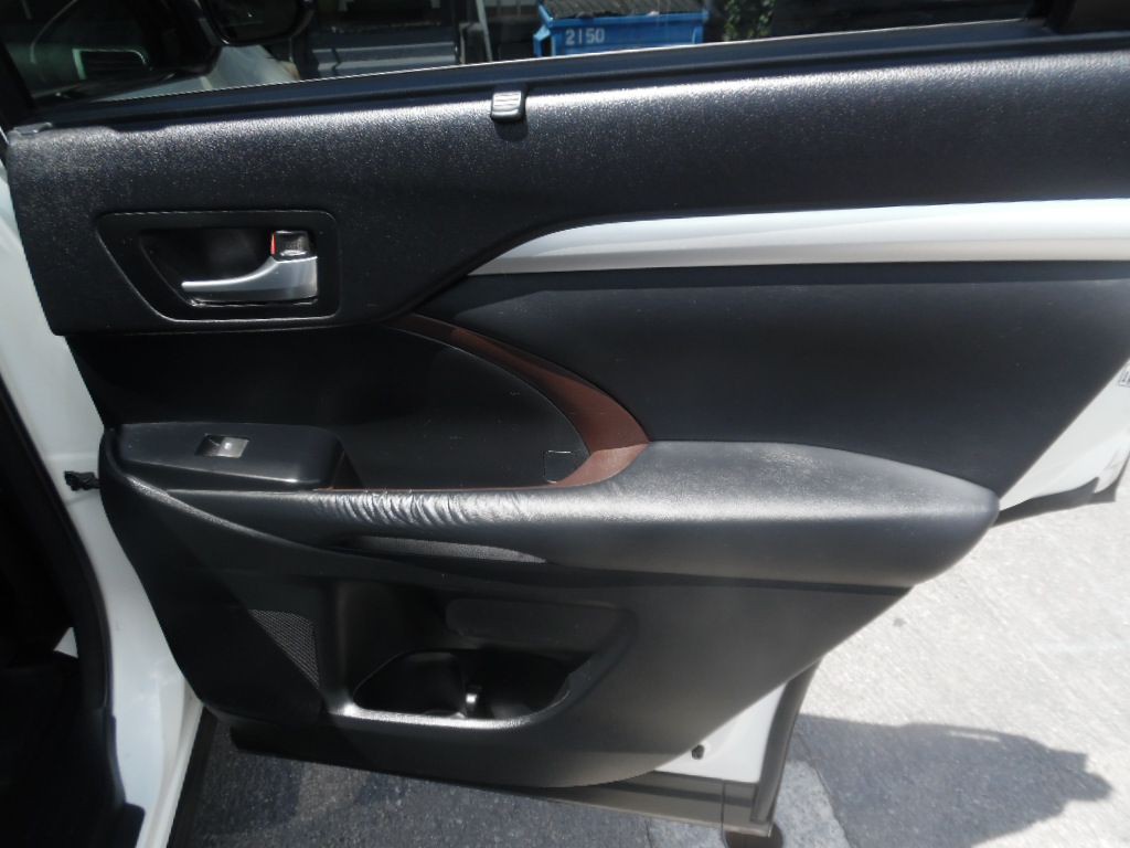 2014 Toyota Highlander Image 15