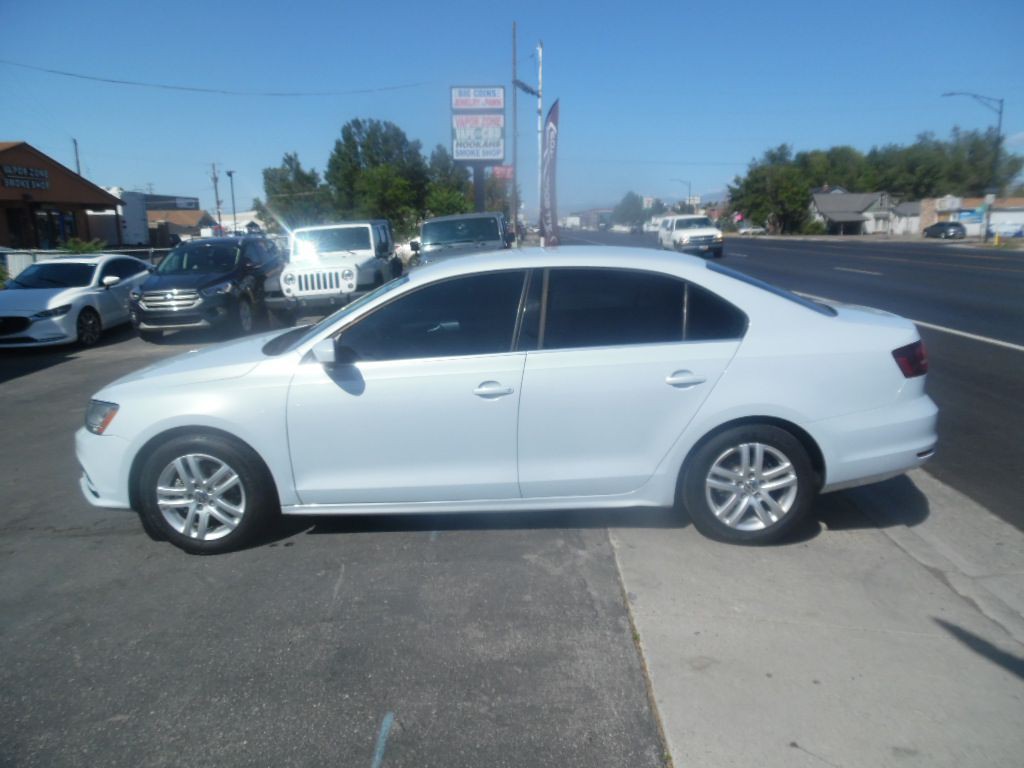 2017 Volkswagen Jetta Image 2