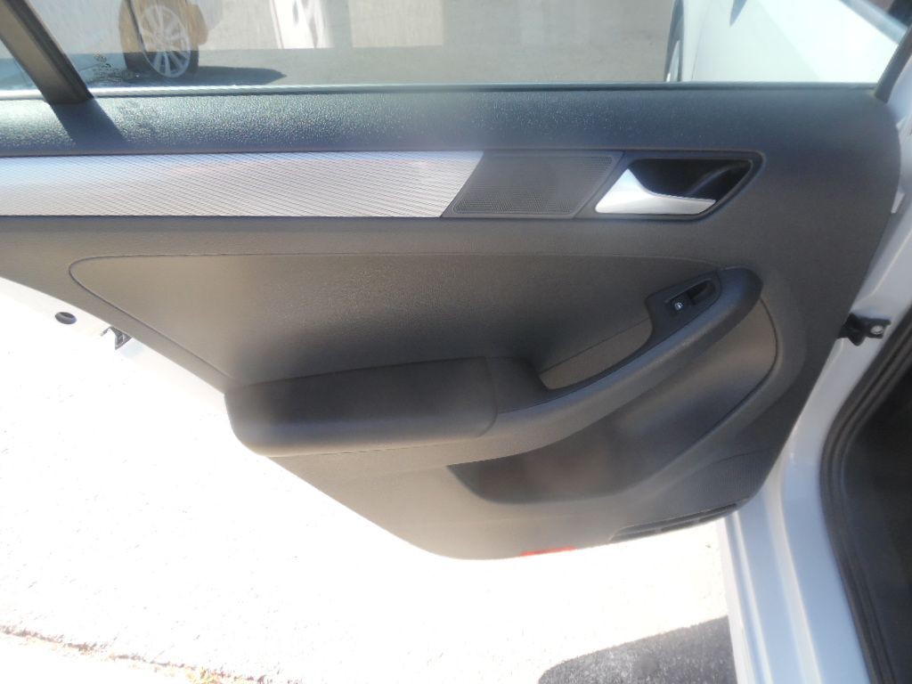 2017 Volkswagen Jetta Image 10