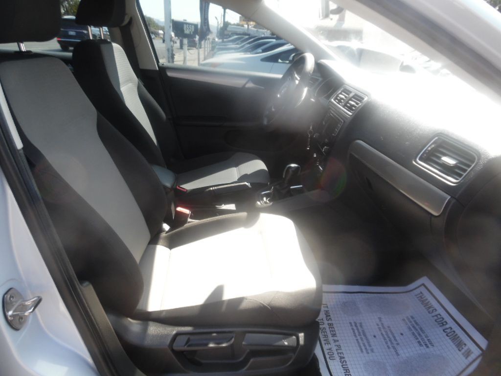 2017 Volkswagen Jetta Image 12