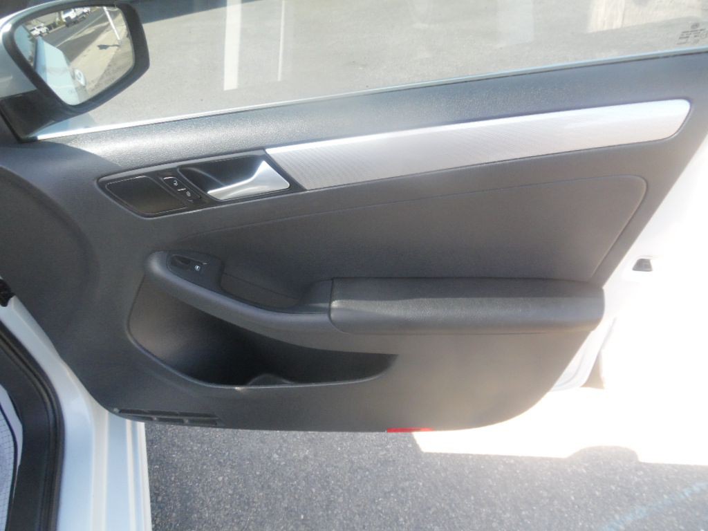 2017 Volkswagen Jetta Image 13