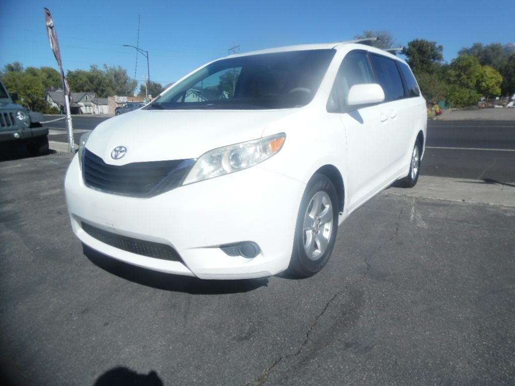 2012 Toyota Sienna Image 5