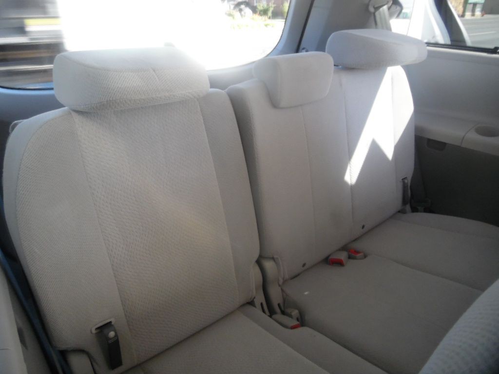 2012 Toyota Sienna Image 14