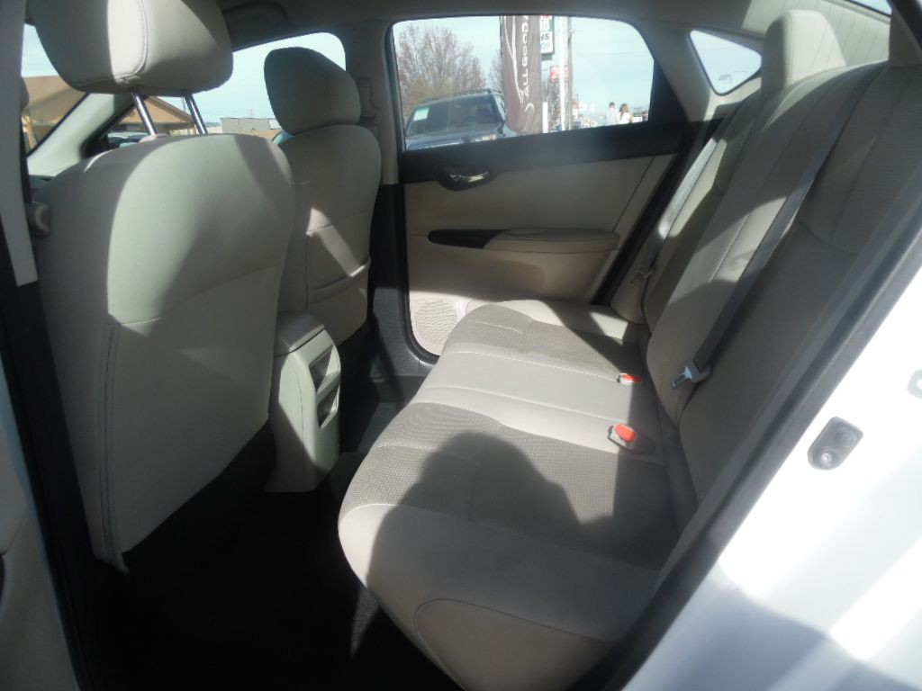 2016 Nissan Sentra Image 8