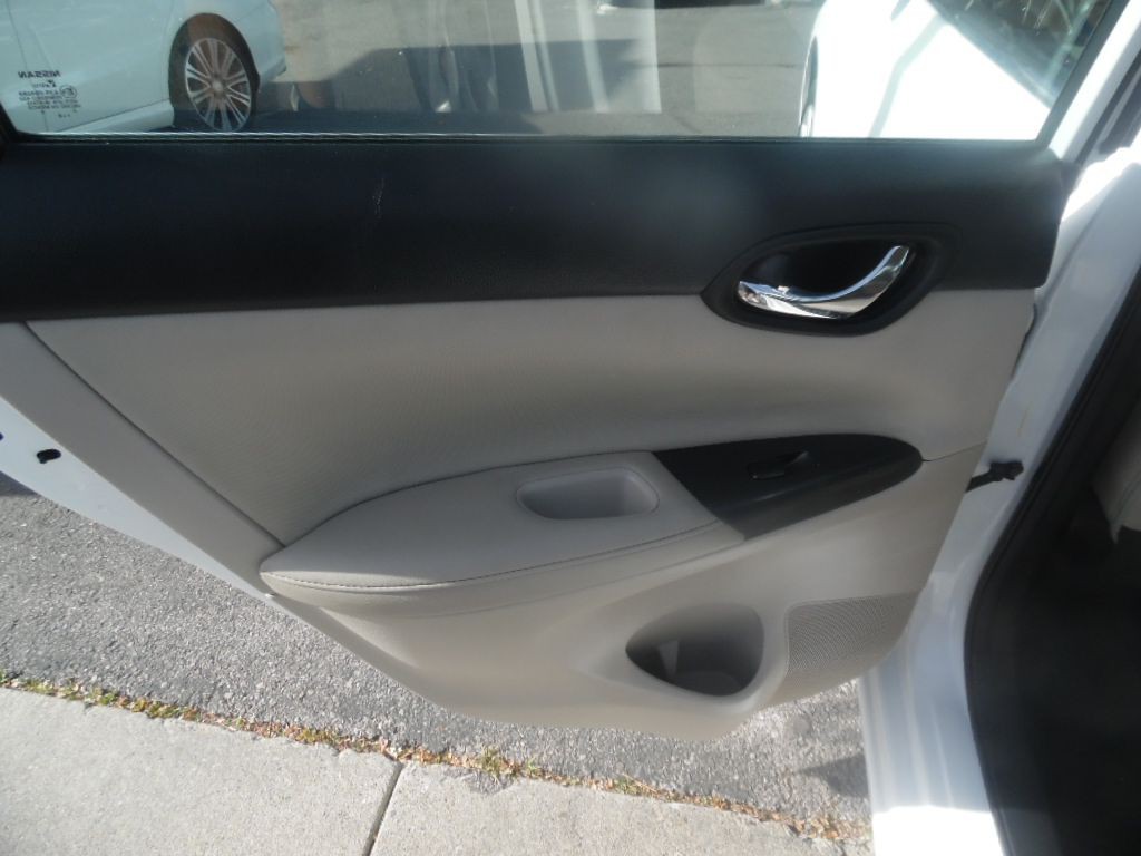 2016 Nissan Sentra Image 9