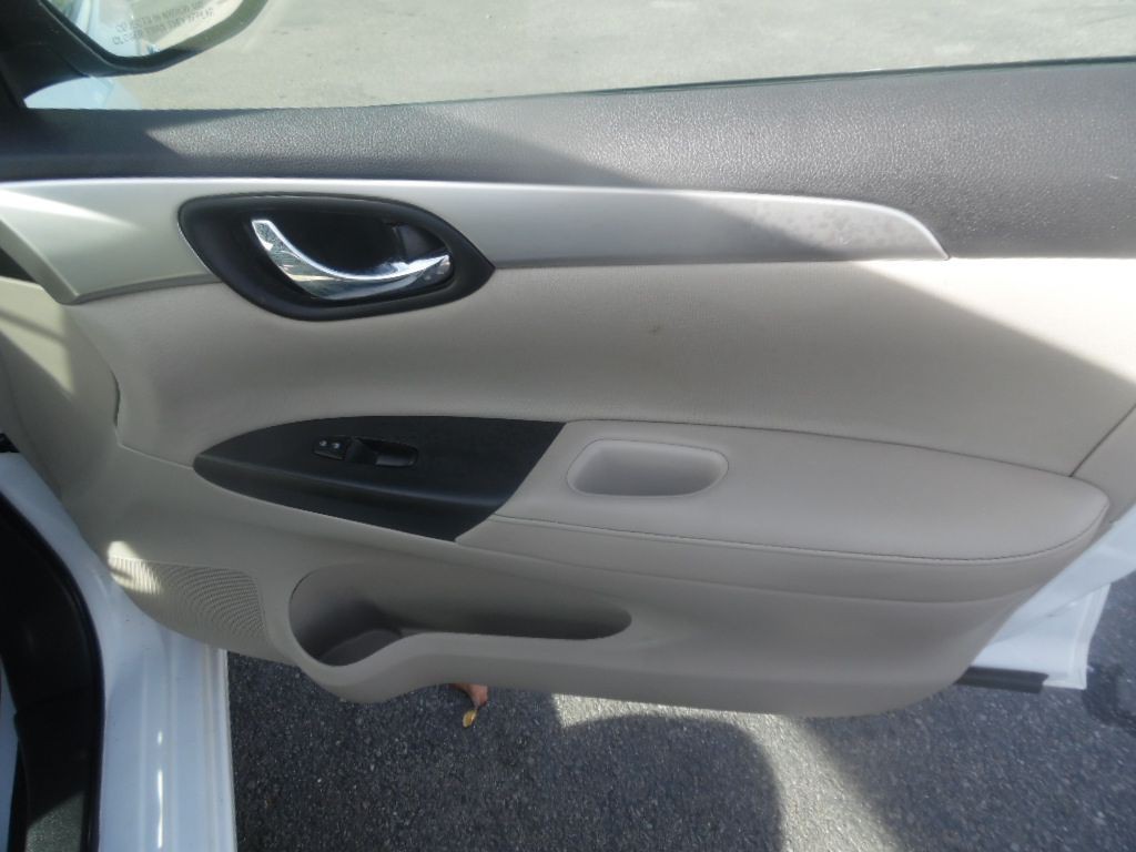 2016 Nissan Sentra Image 12