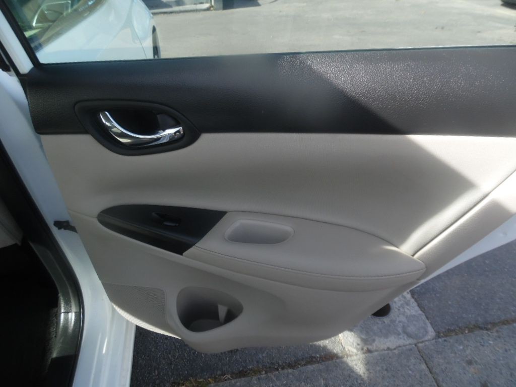 2016 Nissan Sentra Image 14