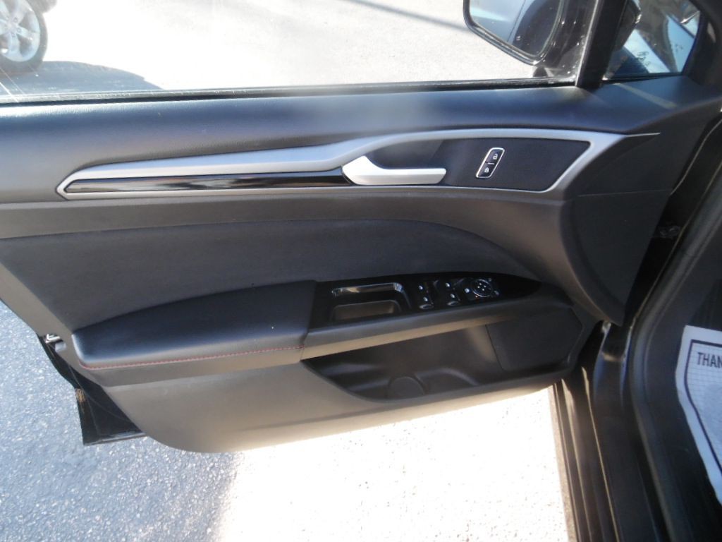 2016 Ford Fusion Image 8