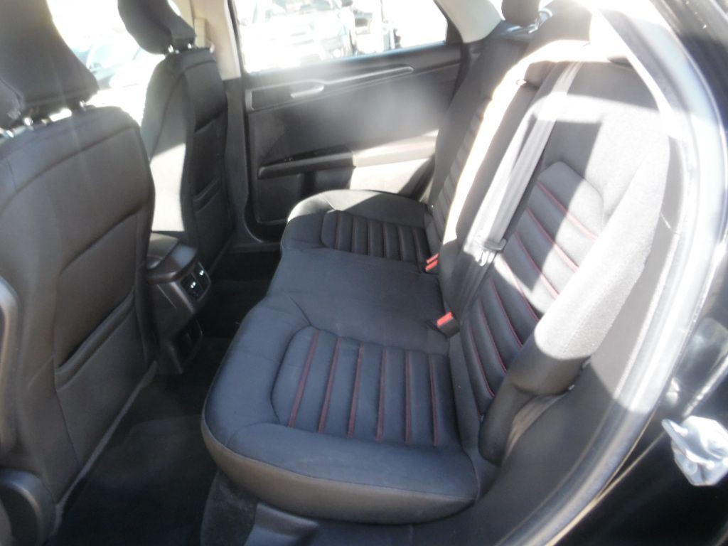 2016 Ford Fusion Image 9