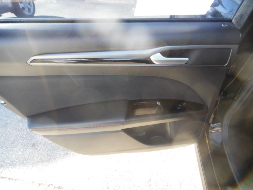 2016 Ford Fusion Image 10