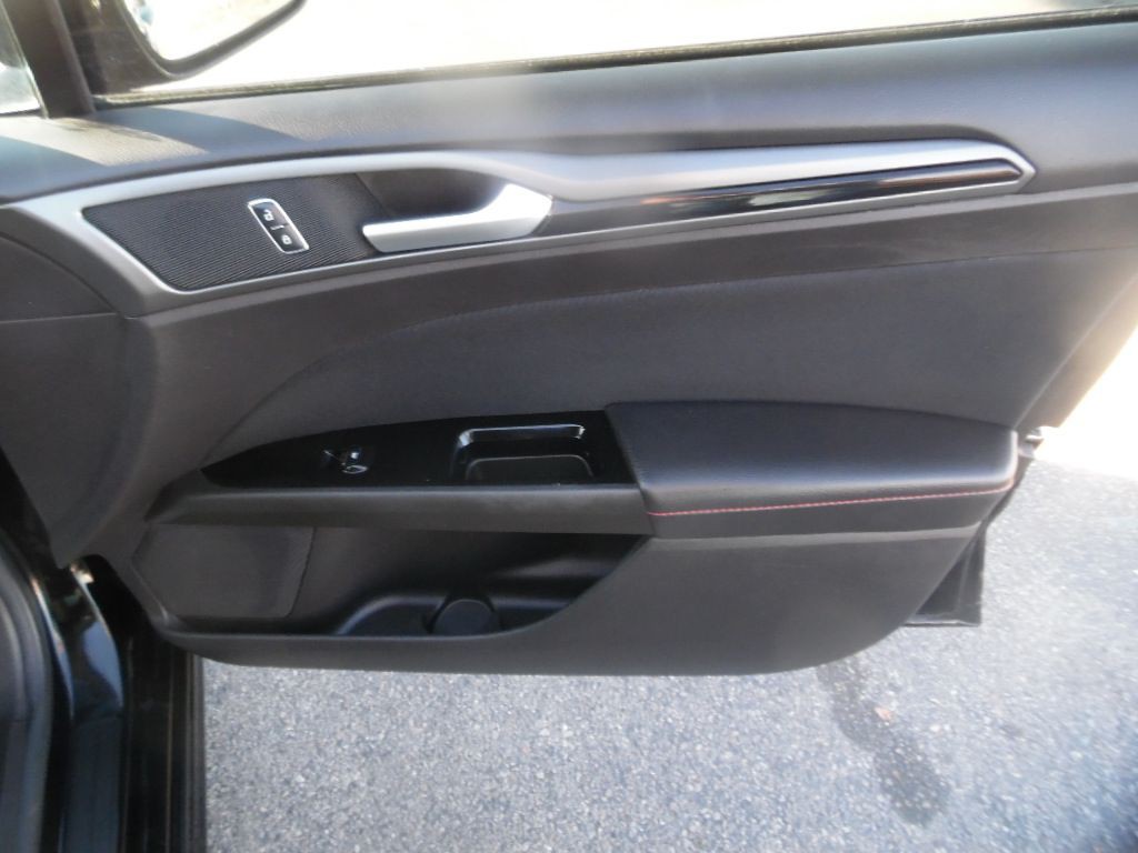 2016 Ford Fusion Image 13