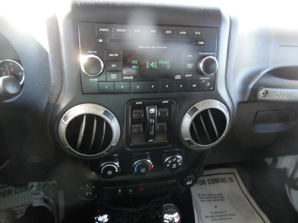 2014 Jeep Wrangler Unlimited Image 17