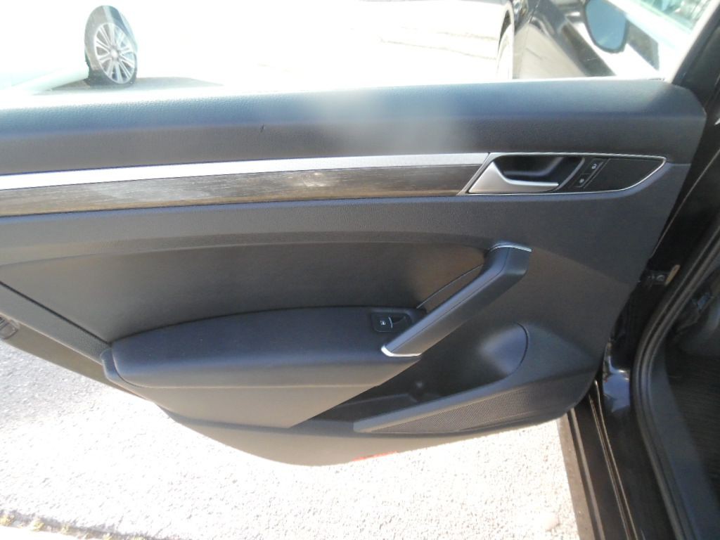 2016 Volkswagen Passat Image 10