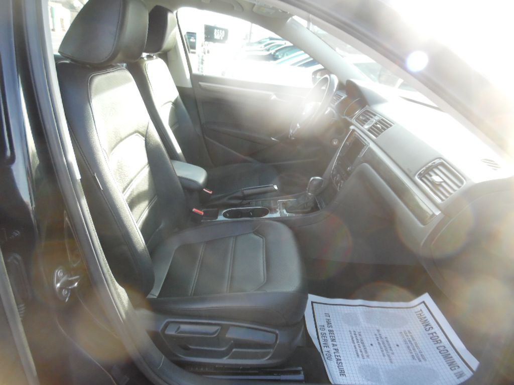 2016 Volkswagen Passat Image 12