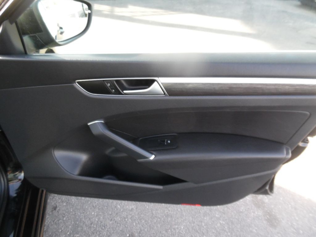 2016 Volkswagen Passat Image 13