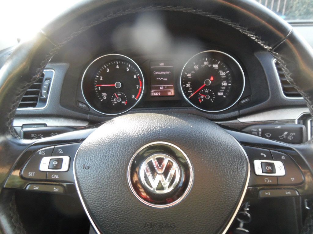 2016 Volkswagen Passat Image 16