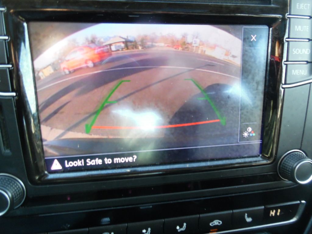 2016 Volkswagen Passat Image 18