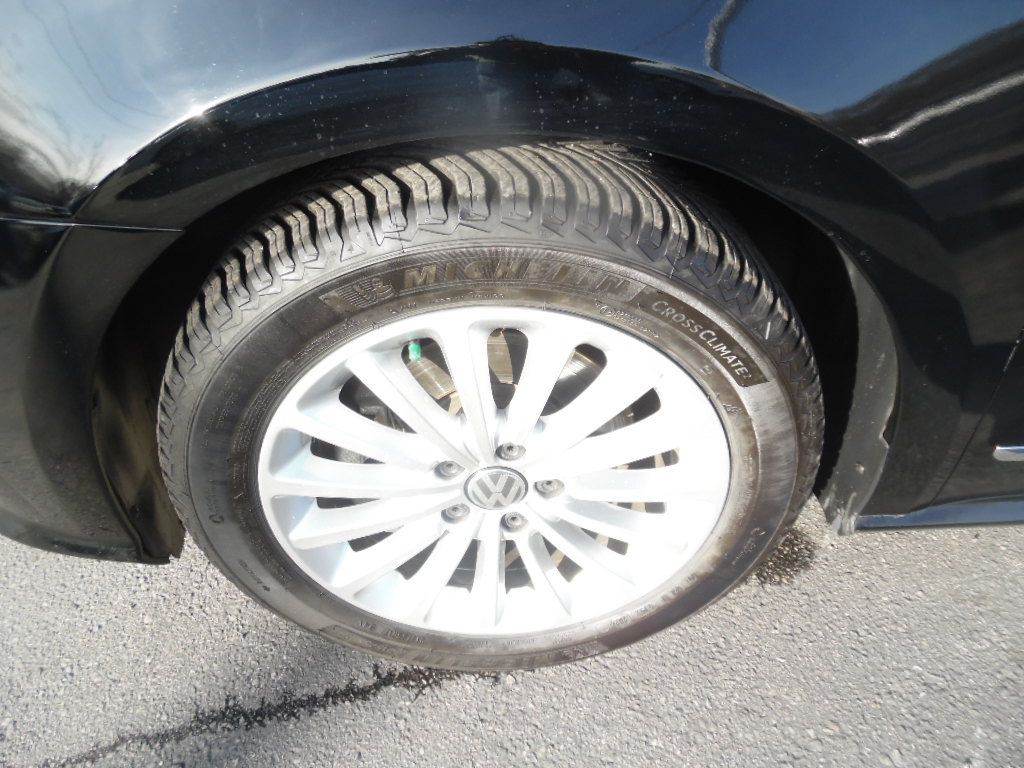 2016 Volkswagen Passat Image 20