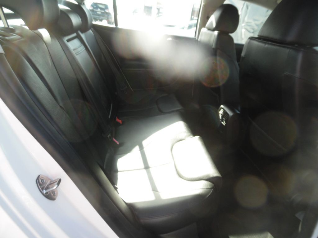 2007 Volkswagen Passat Image 14