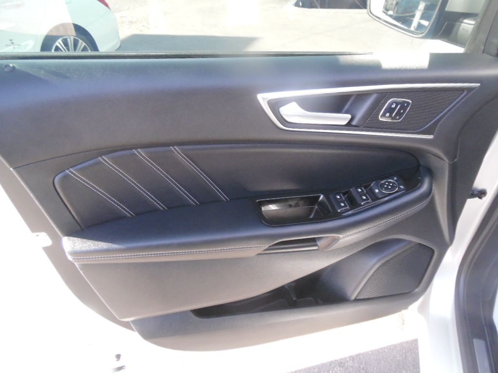 2016 Ford Edge Image 8