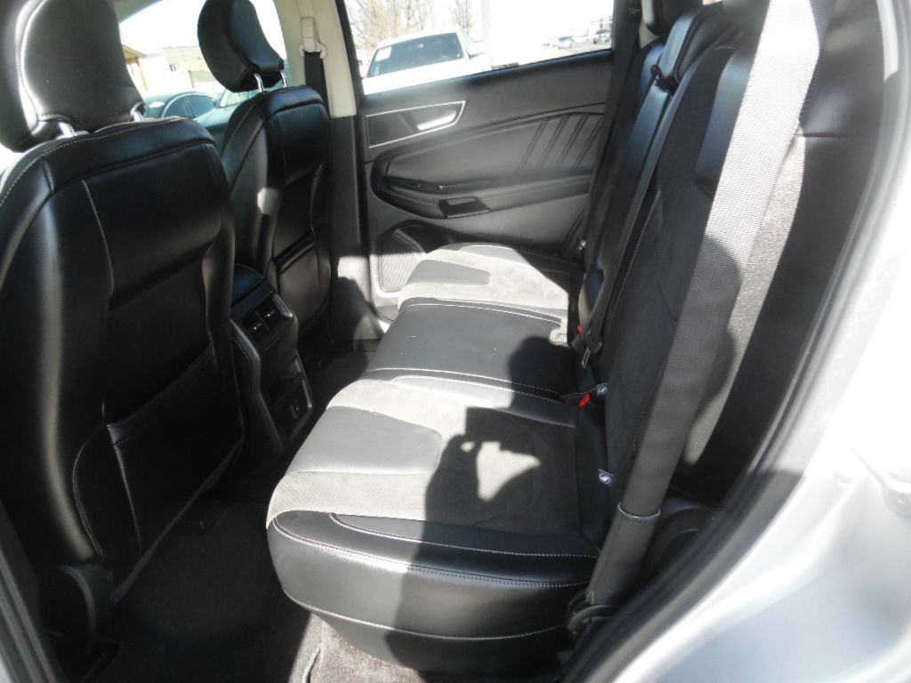 2016 Ford Edge Image 9