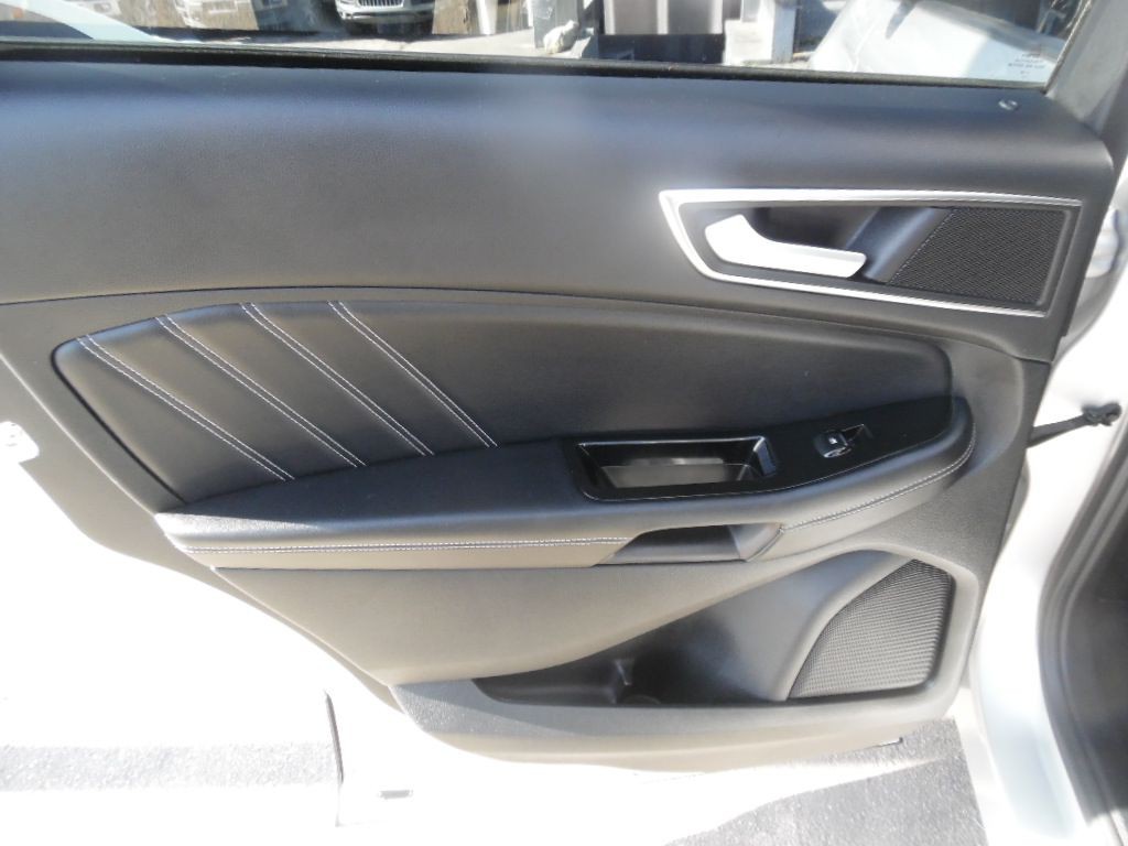 2016 Ford Edge Image 10