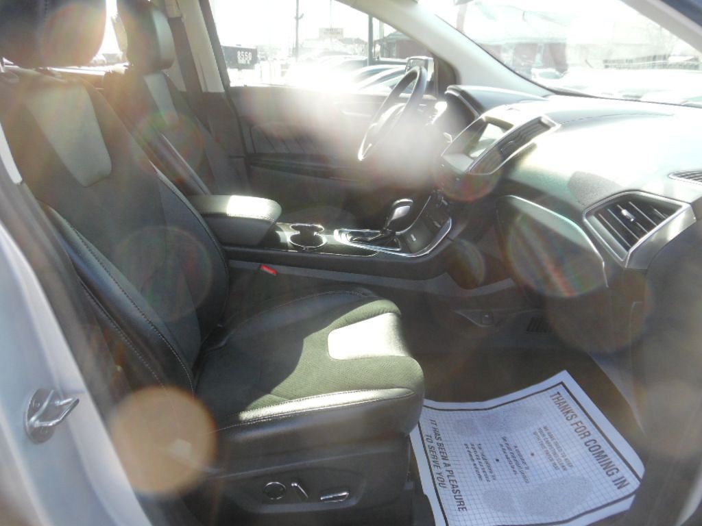 2016 Ford Edge Image 12