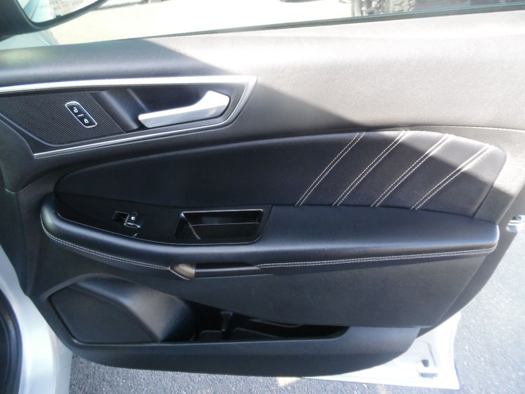 2016 Ford Edge Image 13
